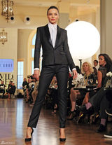 高清组图：辣妈超模米兰达-可儿现身悉尼走秀