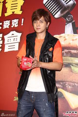 组图：罗志祥戴假发上阵 自豪反串扮相漂亮