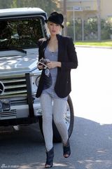 组图：酷妈格温-斯蒂芬妮型爆装扮带两子出行