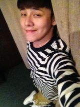 组图：天空哥宾俊杰帅气照 爱萌宠酷似倪安东