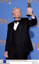 组图：《烛台之后》道格拉斯获迷你剧最佳男主