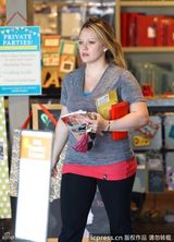 组图：希拉里-达芙产后现身身材走样