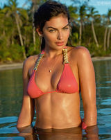 高清图：意大利泳装宝贝阿里萨-米勒热辣比基尼秀