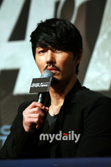 组图：郑雨盛(郑宇成)始源宣传《雅典娜》 秀爱优雅如女神