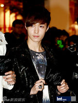 组图：韩团EXO首尔合体举办新碟粉丝签名会