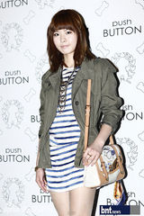 组图：韩星孔孝真严正花等明星出席首尔时装秀