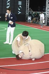 高清组图：miss A等韩团参加活动玩游戏