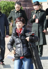 组图：2014两会美女记者众生态 美貌智慧并存