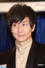 组图：林俊杰出席慈善活动 无奈工作压力女友未定