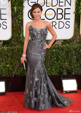 组图：金球奖女星红毯 沃特森露背亚当斯八字奶