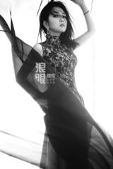 何洁镂空新娘装薄纱起舞 赫子铭半裸秀肌肉(图)