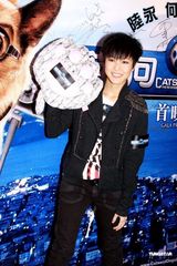 组图：何韵诗与农夫出席电影《猫狗斗多番》首映礼