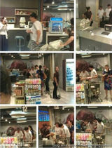 组图：网友曝赵本山陪妻儿逛街开心购物