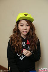 组图：邓紫棋望粉丝冷静停止骂战 回避谈情人节