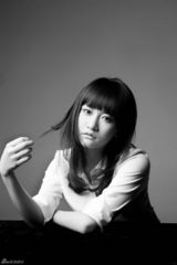 组图：秦子涵黑白影像 文艺内敛表达真实
