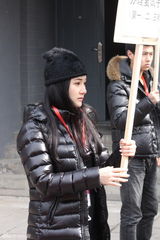 组图：北影放榜日最美工作人员与考生竞艳