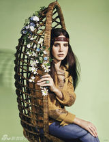 组图：打雷姐登法国杂志封面 气质冷艳复古风情