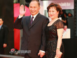 高清组图：吴宇森夫妇拖手秀甜蜜 许鞍华手挽小包