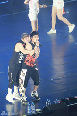 组图：神话北京开唱全场超High 玟雨哽咽含泪