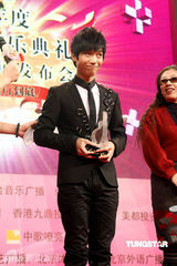 幻灯组图：李宇春韩红不务正业聊火锅 王蓉容貌大变