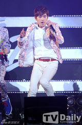 组图：INFINITE白智英等亮相《有味的演唱会》