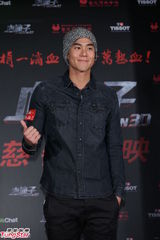 组图：余文乐挑大梁宣传新戏 彭于晏拿阮经天开涮