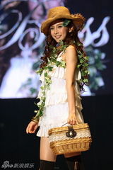 组图：东京时尚秀第二辑 泽尻火鸟装争艳Angelababy(杨颖)周秀娜