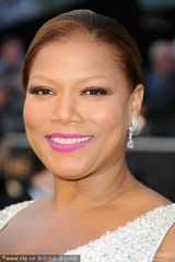 组图：第85届奥斯卡红毯-奎恩-拉蒂法身材丰满