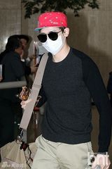 组图：韩团2PM与MBLAQ等结束日本演出返韩