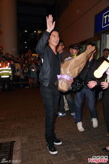 组图：福山雅治再度访港  略显疲态返酒店休息