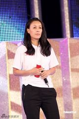 幻灯图集：六大卫视赈灾晚会 那英素颜登场演唱