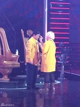 组图：刘欢黄衣撞脸小黄人 网友赞刘叫兽卡通