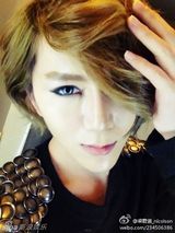 组图：好声音视觉美男梁君诺私照 网曝整容传言