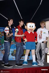 组图：JPM携机器猫做公益 第二张大碟筹备中