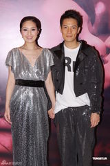 组图：千嬅结婚派对真空上阵 婚夜丁生醉倒无造人