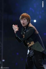 组图：五月天鸟巢开唱十万歌迷共创奇迹