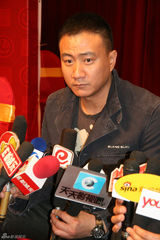 高清图：胡军首次演绎谍战剧 《风语》杭州盛大开机