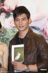 组图：温升豪助阵柯佳嬿台北新书发布会