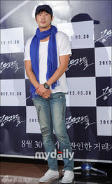 组图：SHINeeEXO等出席韩片《走私贩》VIP首映