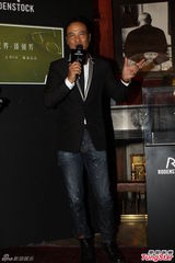 组图：任达华出席代言活动透露将导恐怖片