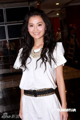 幻灯图：林峰与阿Sa(蔡卓妍)现身马场汗流浃背