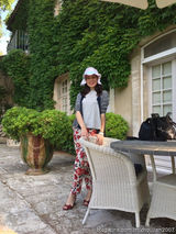 组图：曝好声音主持华少妻子近照 儿子穿龙袍