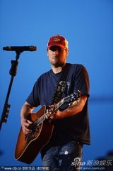 组图：美国乡村音乐电视奖彩排 凯利安德伍德领衔