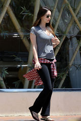 组图：梅根-福克斯休闲装简单出行