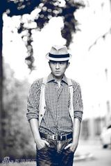 组图：张迪黑白写真曝光 上演格子牛仔炫目诱惑