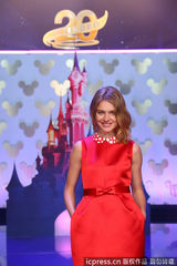 组图：巴黎迪斯尼20周年庆 沃佳诺娃与米奇热舞