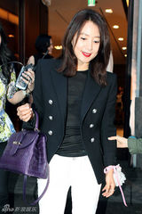 高清图：崔始源韩艺瑟等助阵时尚活动相谈甚欢