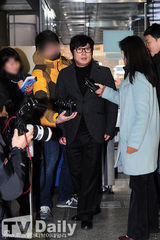 组图：卓在勋等现身涉赌案二审 李秀根眼含泪