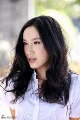 组图：邹涵虹初夏写真玩小清新 气质沉静美好