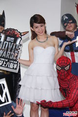 组图：郭书瑶白裙秀E奶 盼男友成超级英雄